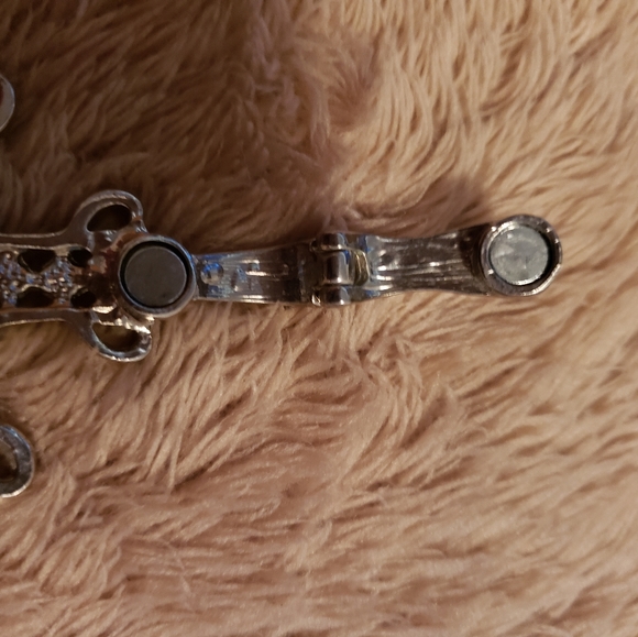 Cross pendent - Picture 3 of 3